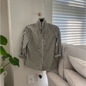 Sarah Alexandra blouse SIGNATURE: OLIVE YOU
Signature Shirt